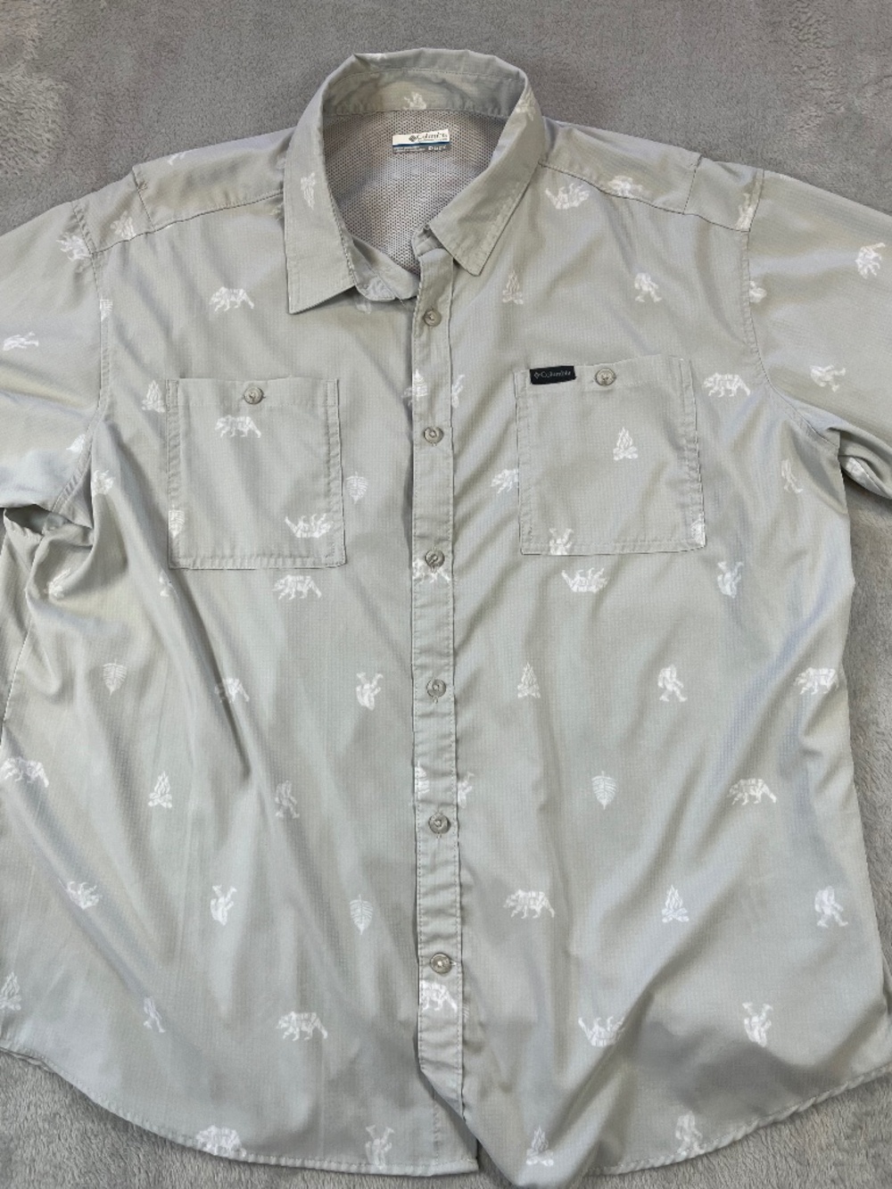 Men's XXL Columbia Short Sleeve Camp Shirt Bear Sasquatch Campfire Lightweight
